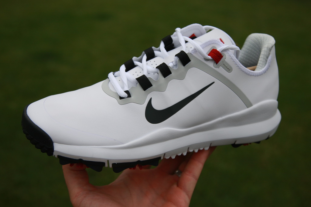 tiger woods masters shoes